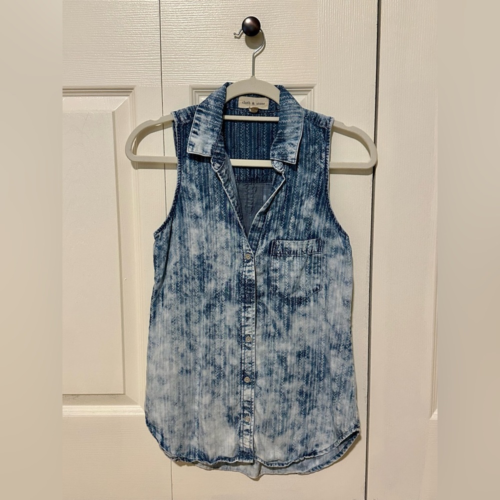 Cloth & Stone Sleeveless Acid Wash / Chambray Denim Top